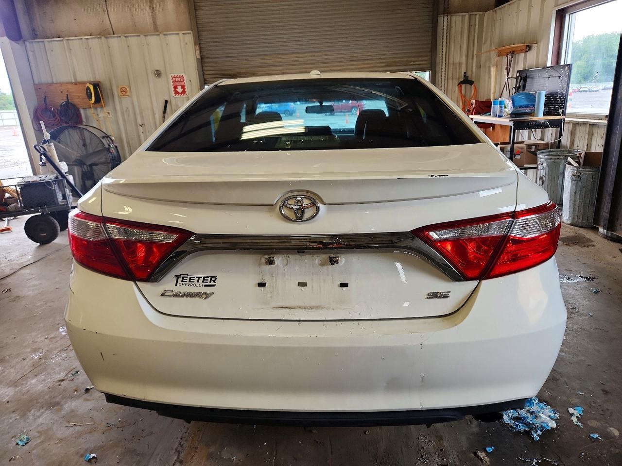 2016 Toyota Camry Se - Image 6