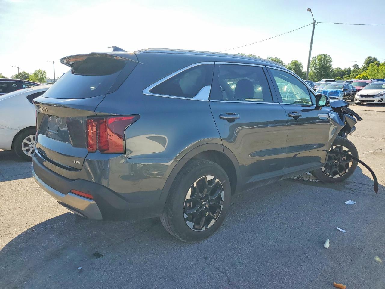 2024 Kia Sorento S - Фото 3