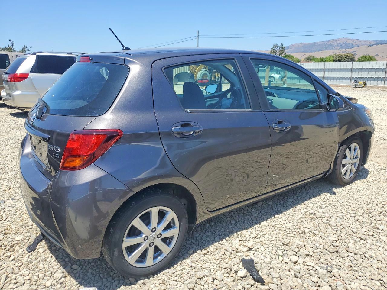 2015 Toyota Yaris 5-Door Le - Image 3