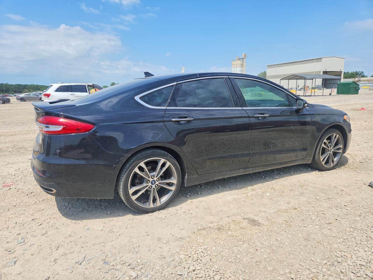 2020 Ford Fusion Titanium - Image 3