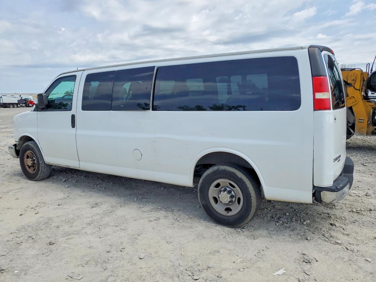 2013 Chevrolet Express G3500 Lt - Image 2