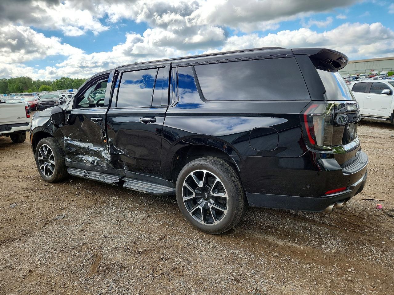 2025 Chevrolet Suburban K1500 Rst - Фото 2