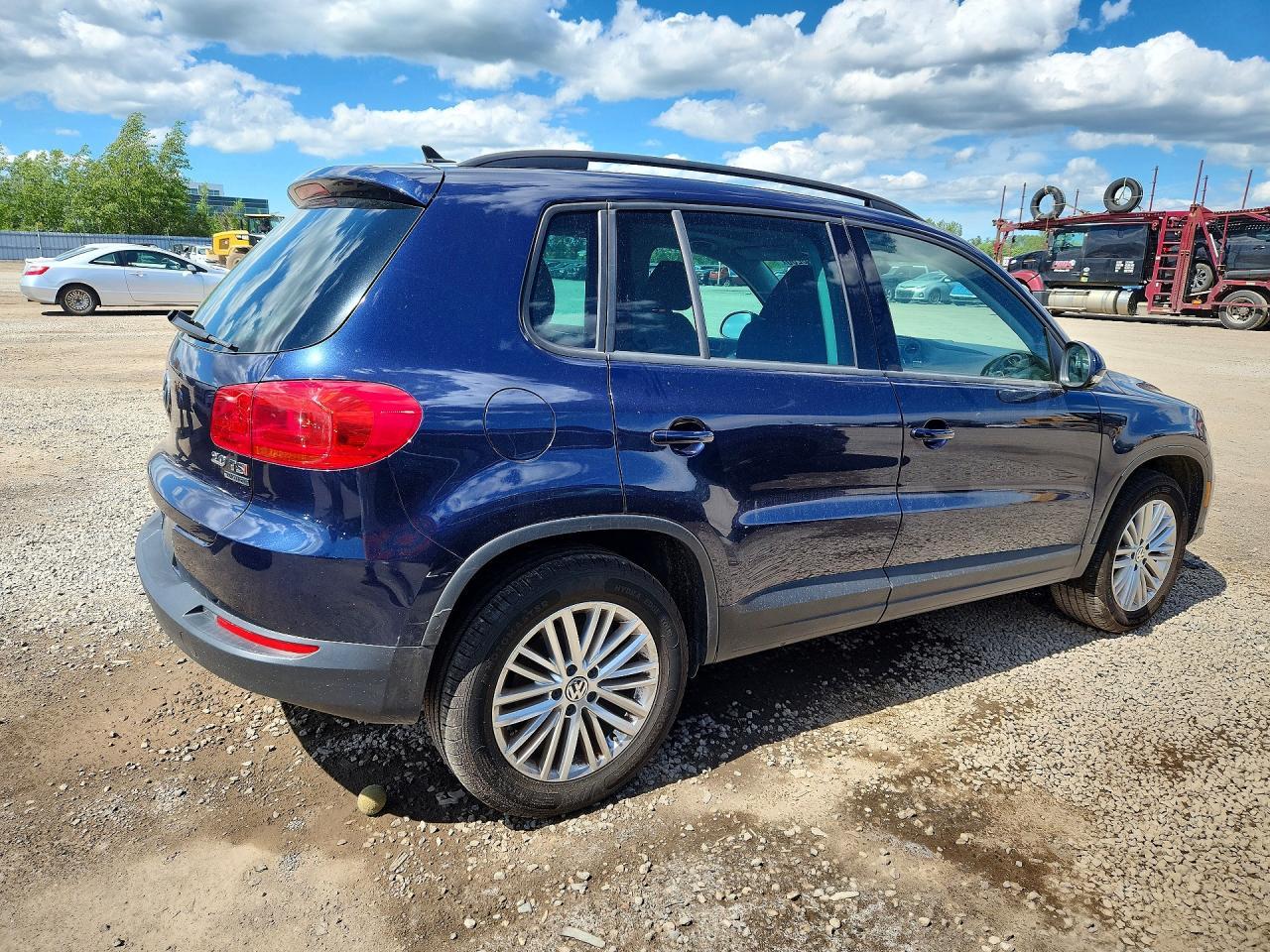 2015 Volkswagen Tiguan S - Фото 3