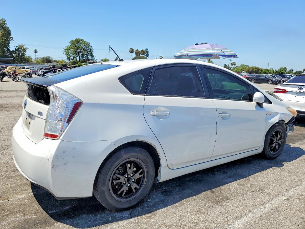 2012 Toyota Prius Two - Фото 3