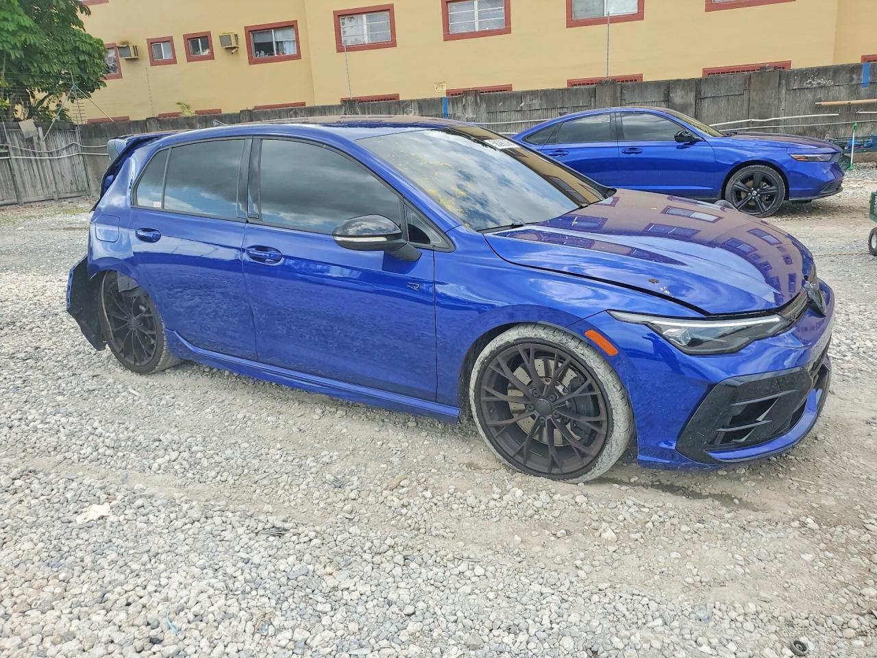 2025 Volkswagen Golf R Black Edition - Image 4
