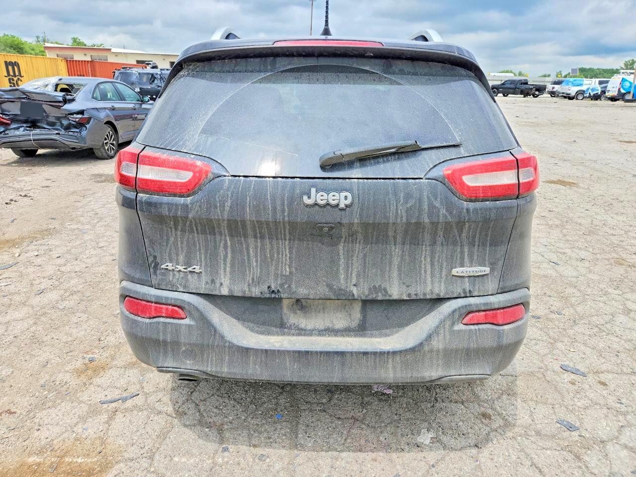 2016 Jeep Cherokee Latitude - Image 6