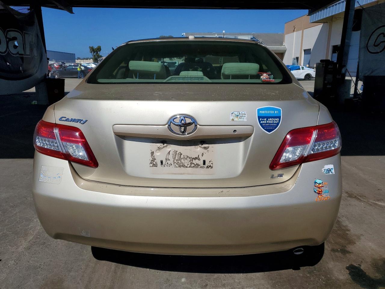 2010 Toyota Camry Le - Фото 6