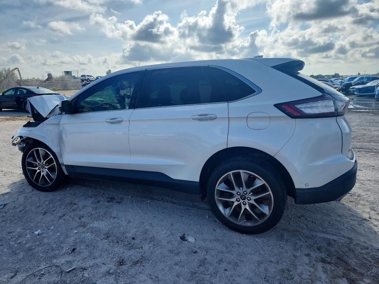 2015 Ford Edge Titanium - Image 2