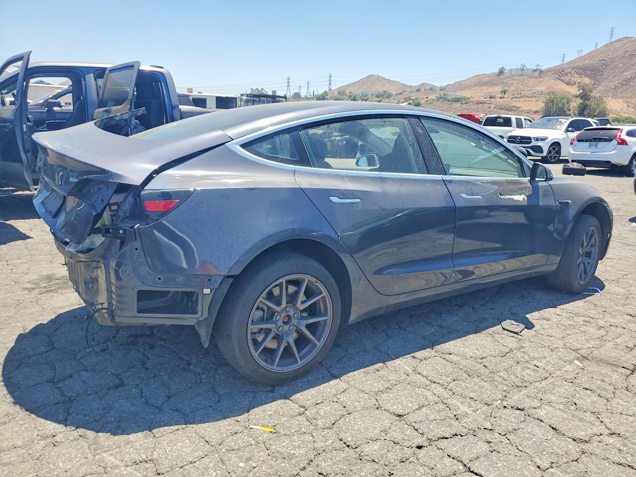 2018 Tesla Model 3 - Фото 3