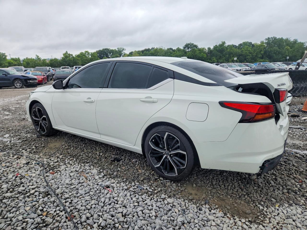 2024 Nissan Altima Sr - Image 2