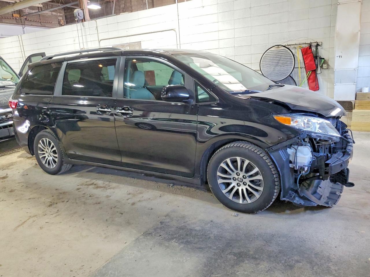 2020 Toyota Sienna - Image 4