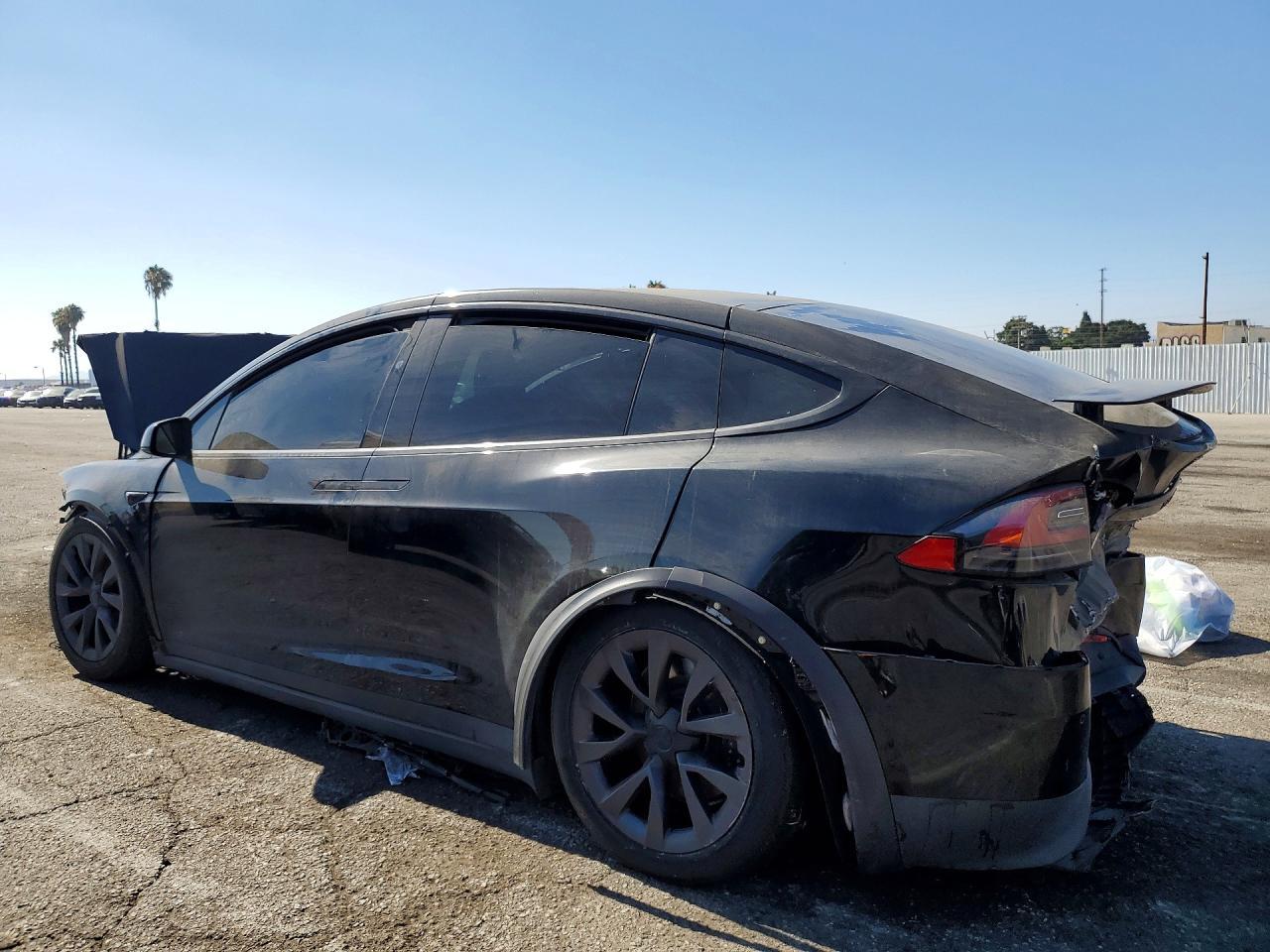 2022 Tesla Model X - Фото 2