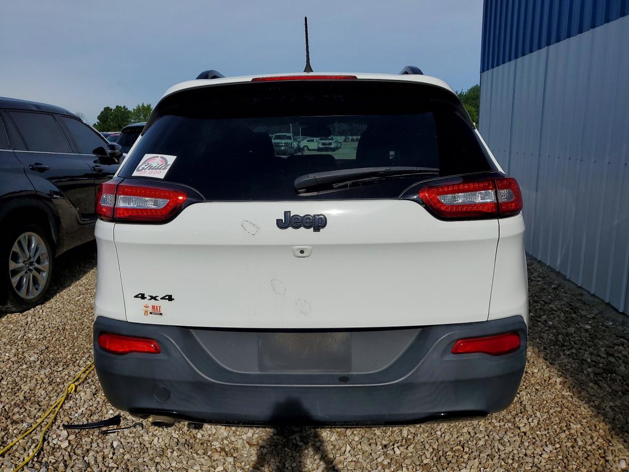 2016 Jeep Cherokee Sport - Image 6