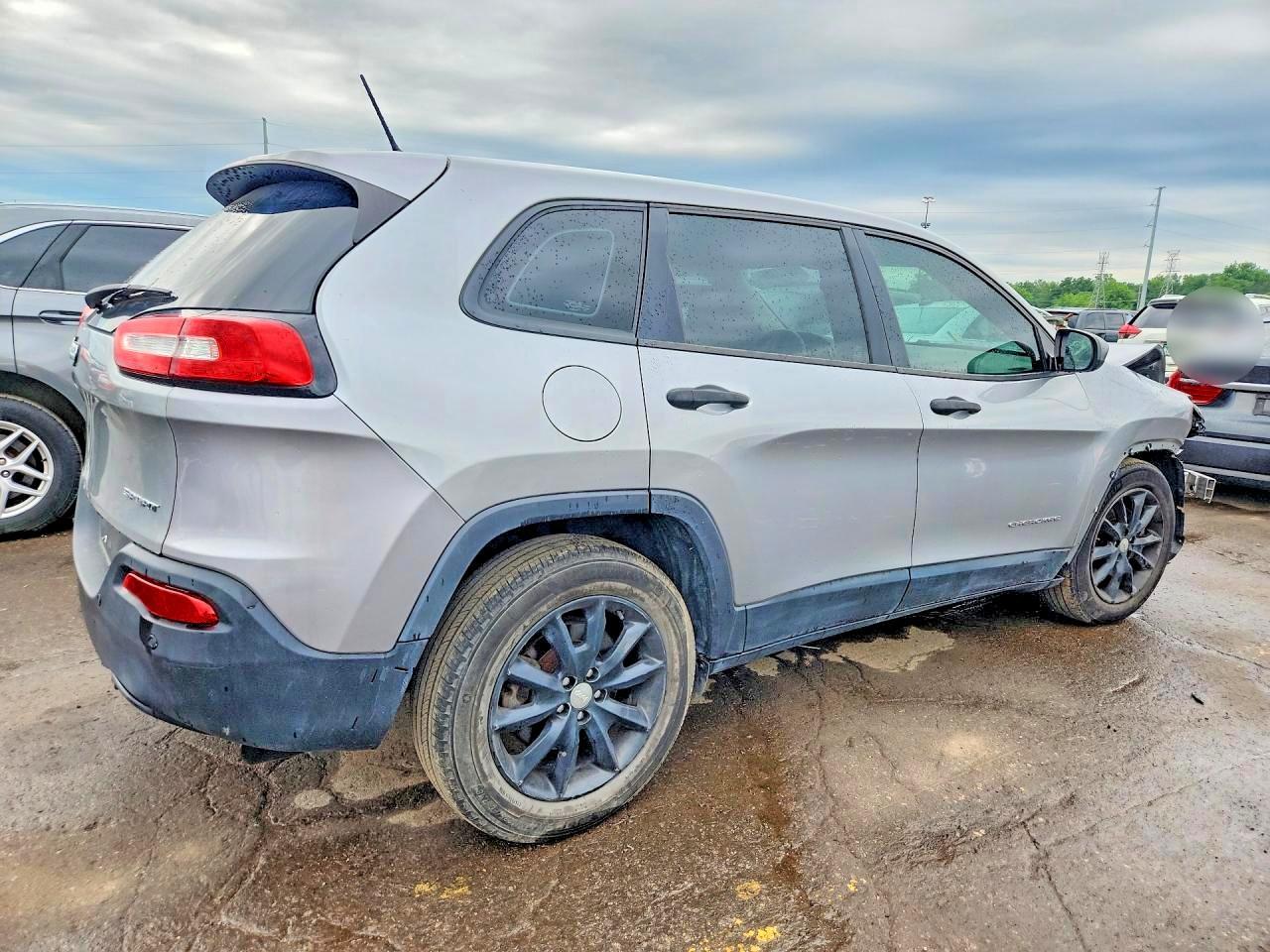 2017 Jeep Cherokee Sport - Image 3