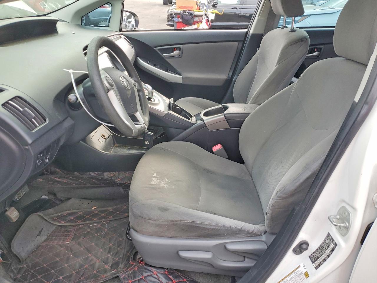 2013 Toyota Prius Two - Фото 7