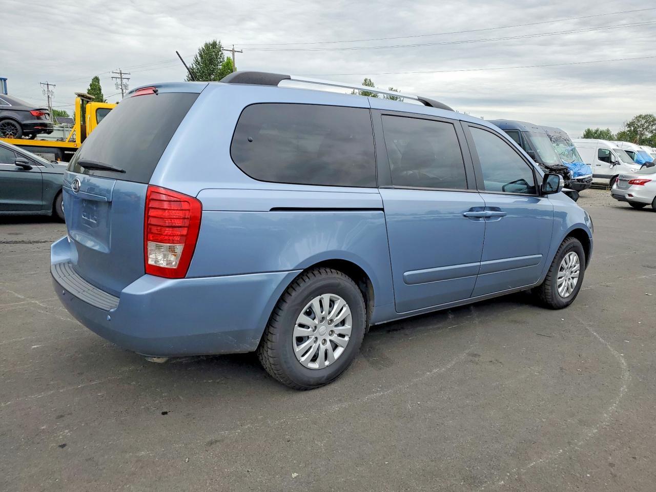 2012 Kia Sedona Lx - Image 3