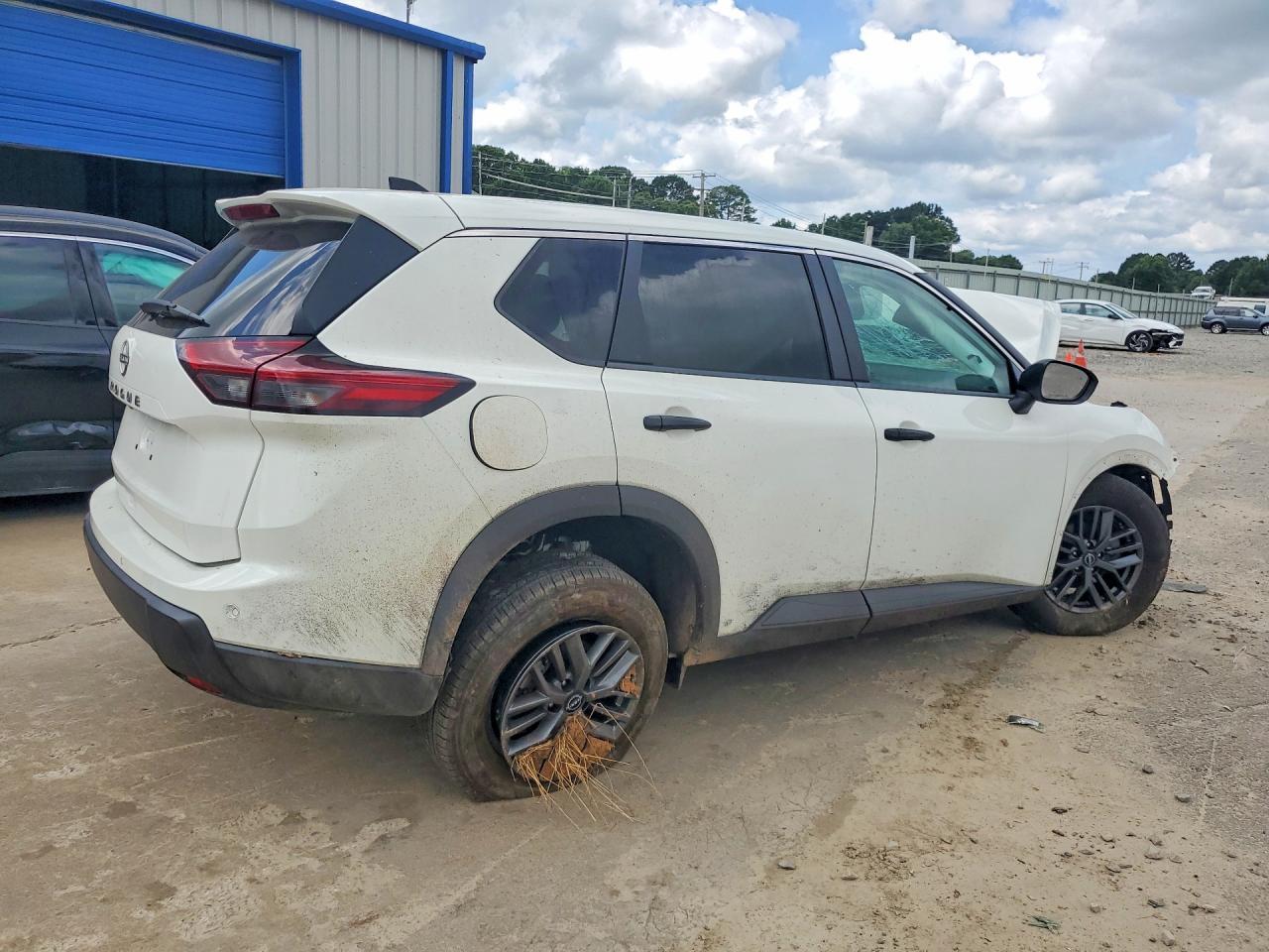 2024 Nissan Rogue S - Фото 3