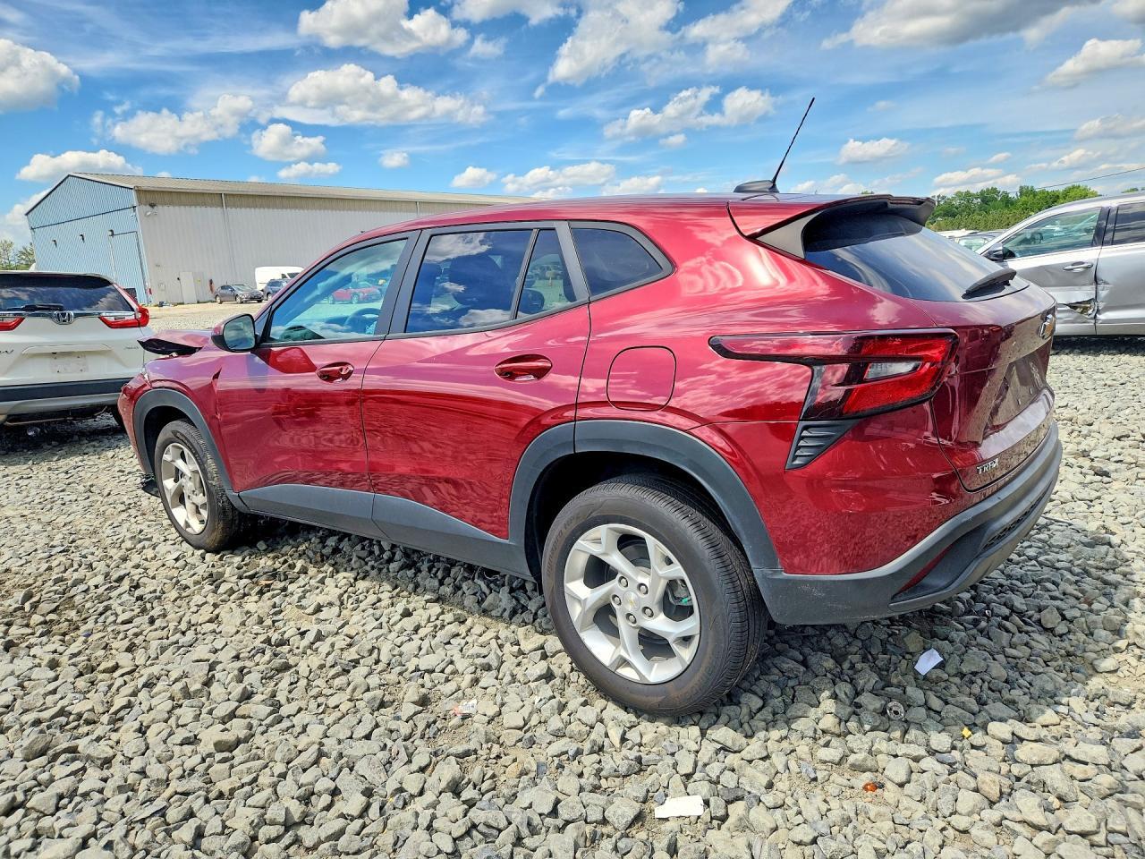 2025 Chevrolet Trax Ls - Фото 2
