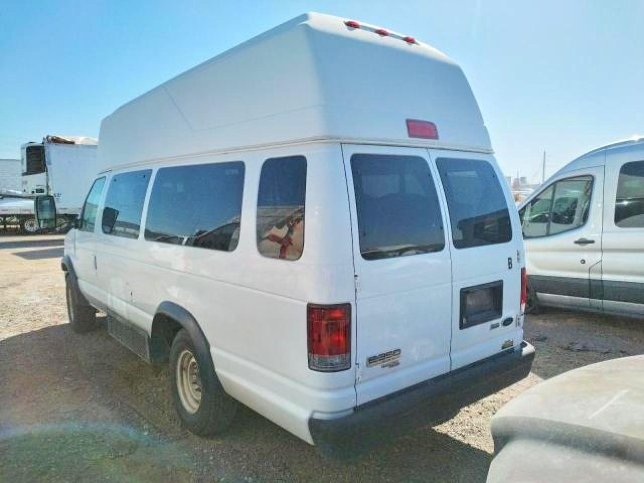 2011 Ford Econoline E350 Super Duty Van - Фото 3