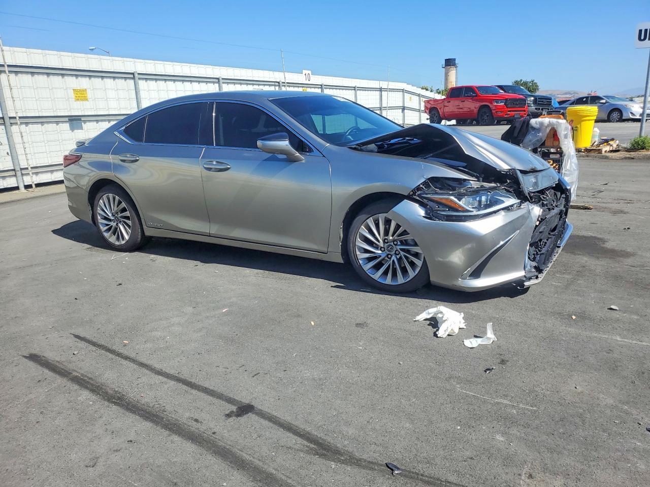 2019 Lexus Es 300H - Фото 4