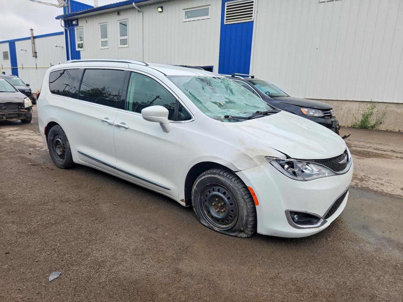 2017 Chrysler Pacifica Touring L Plus - Image 4