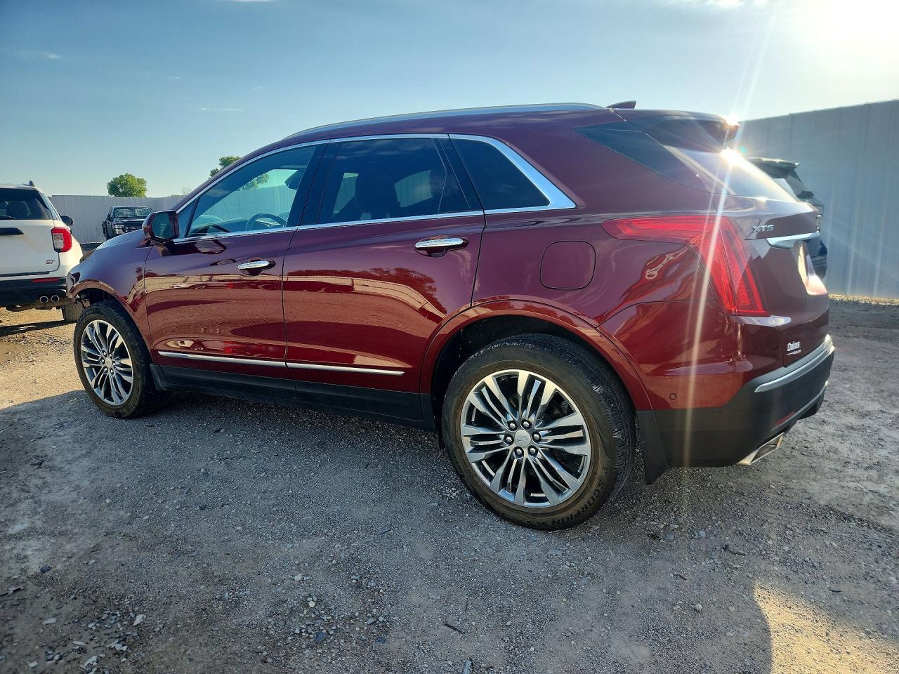 2017 Cadillac Xt5 Premium Luxury - Image 2