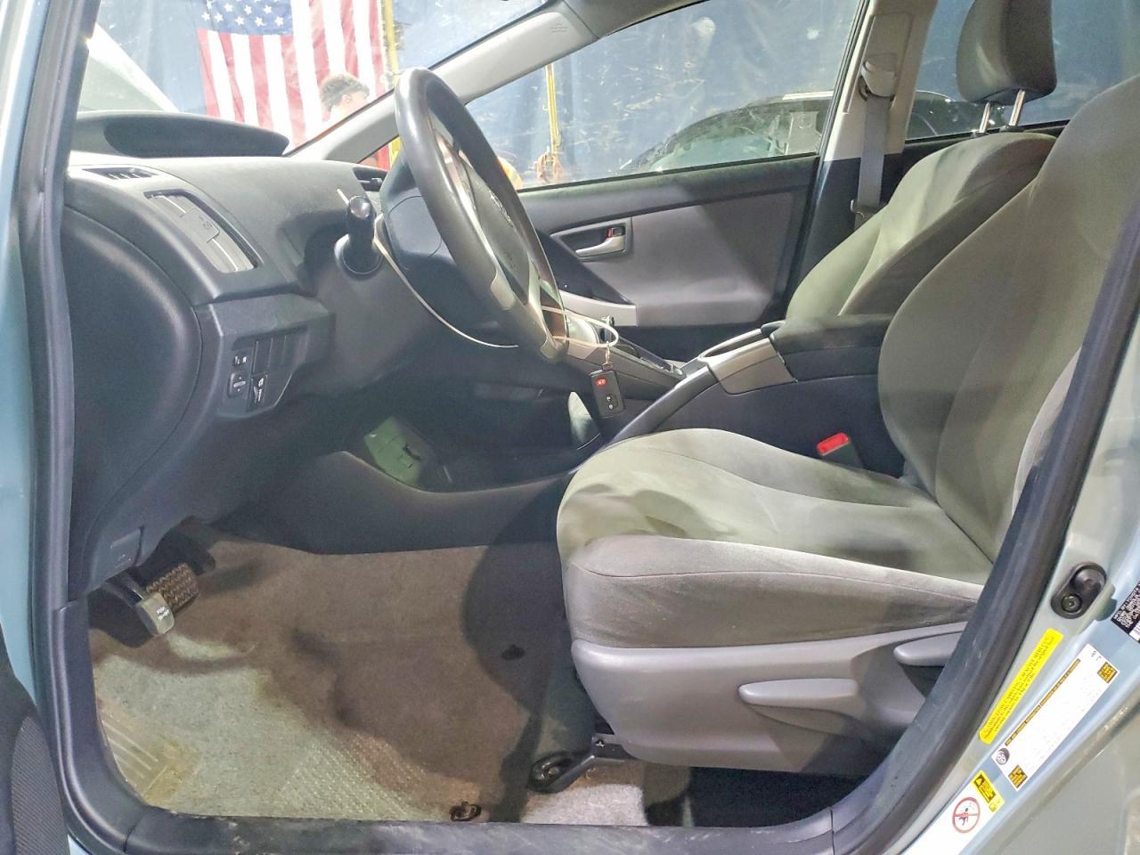 2012 Toyota Prius Two - Фото 7