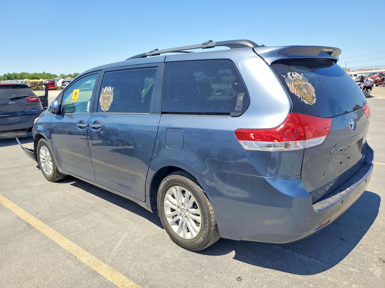 2014 Toyota Sienna Xle 8-Passenger - Image 2