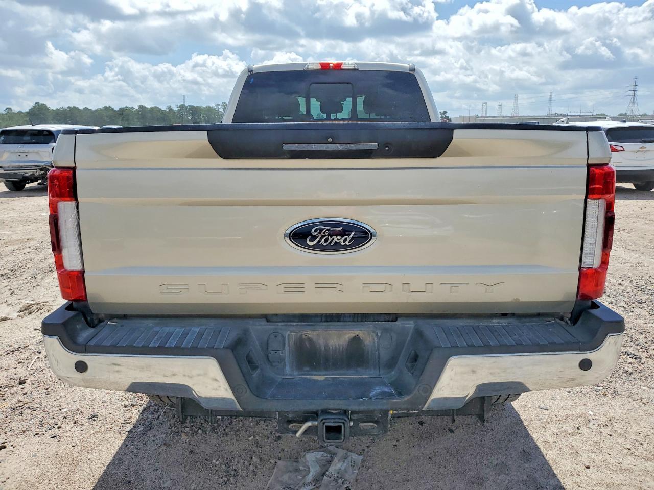 2018 Ford F350 Super Duty - Image 6