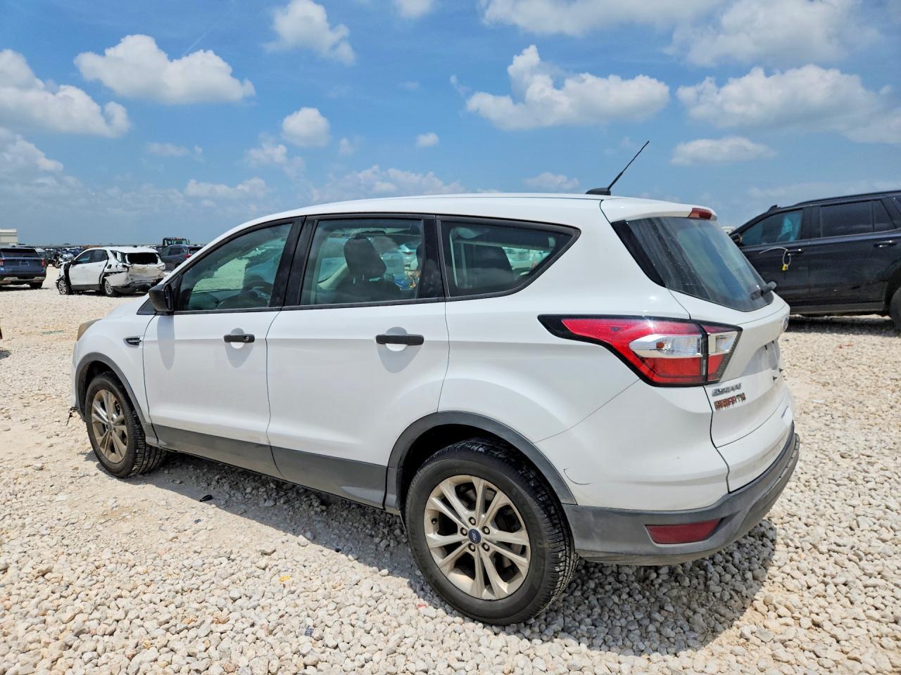 2018 Ford Escape S - Фото 2