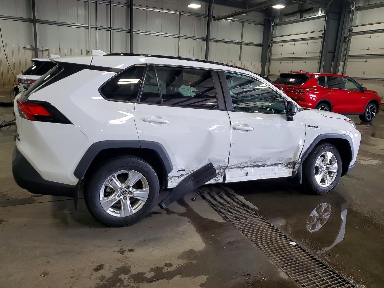 2021 Toyota Rav4 Le - Image 3