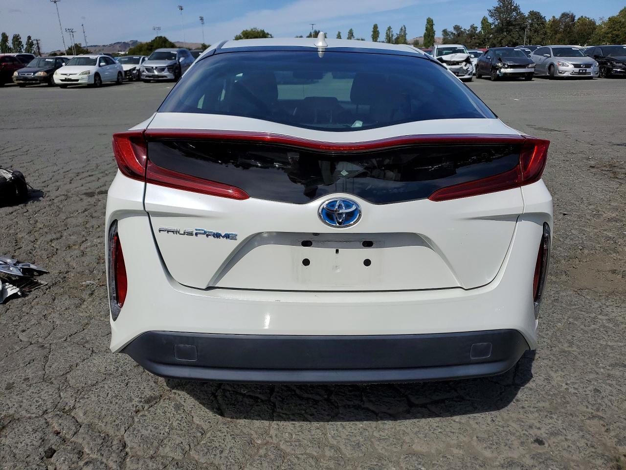 2020 Toyota Prius Prime Le - Image 6