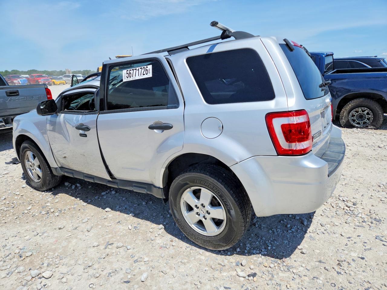 2011 Ford Escape Xlt - Image 2
