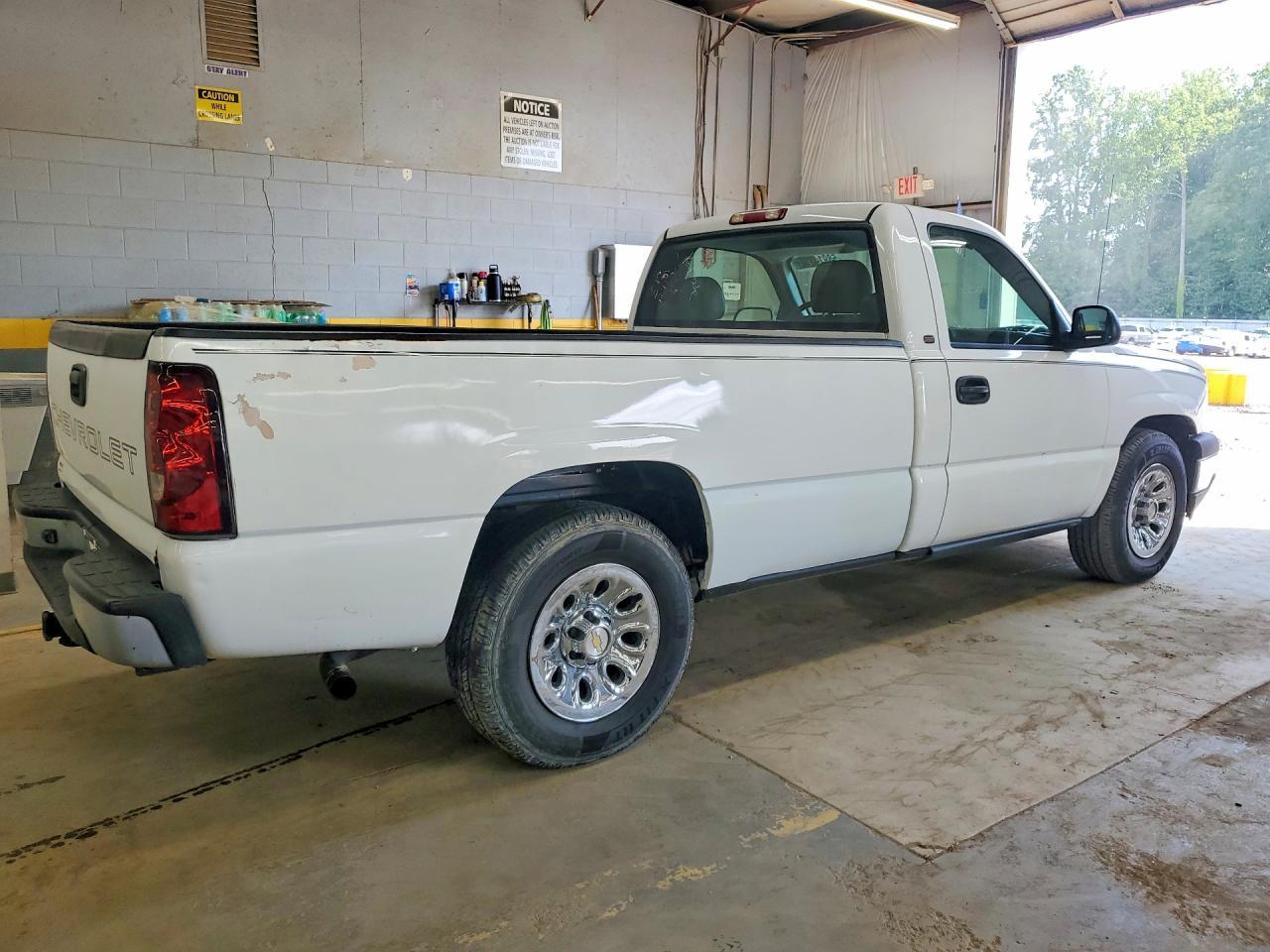 2005 Chevrolet Silverado C1500 - Image 3