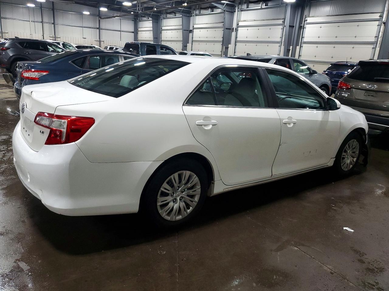 2014 Toyota Camry Le - Image 3