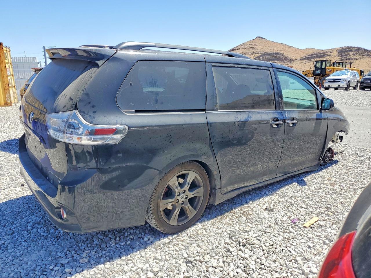 2017 Toyota Sienna Se - Фото 3