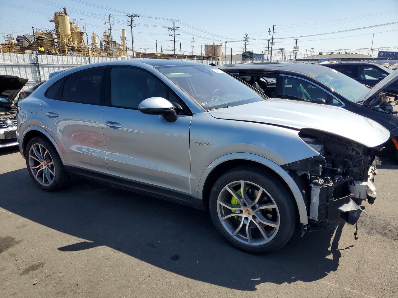 2022 Porsche Cayenne E Hybrid Coupe - Image 4