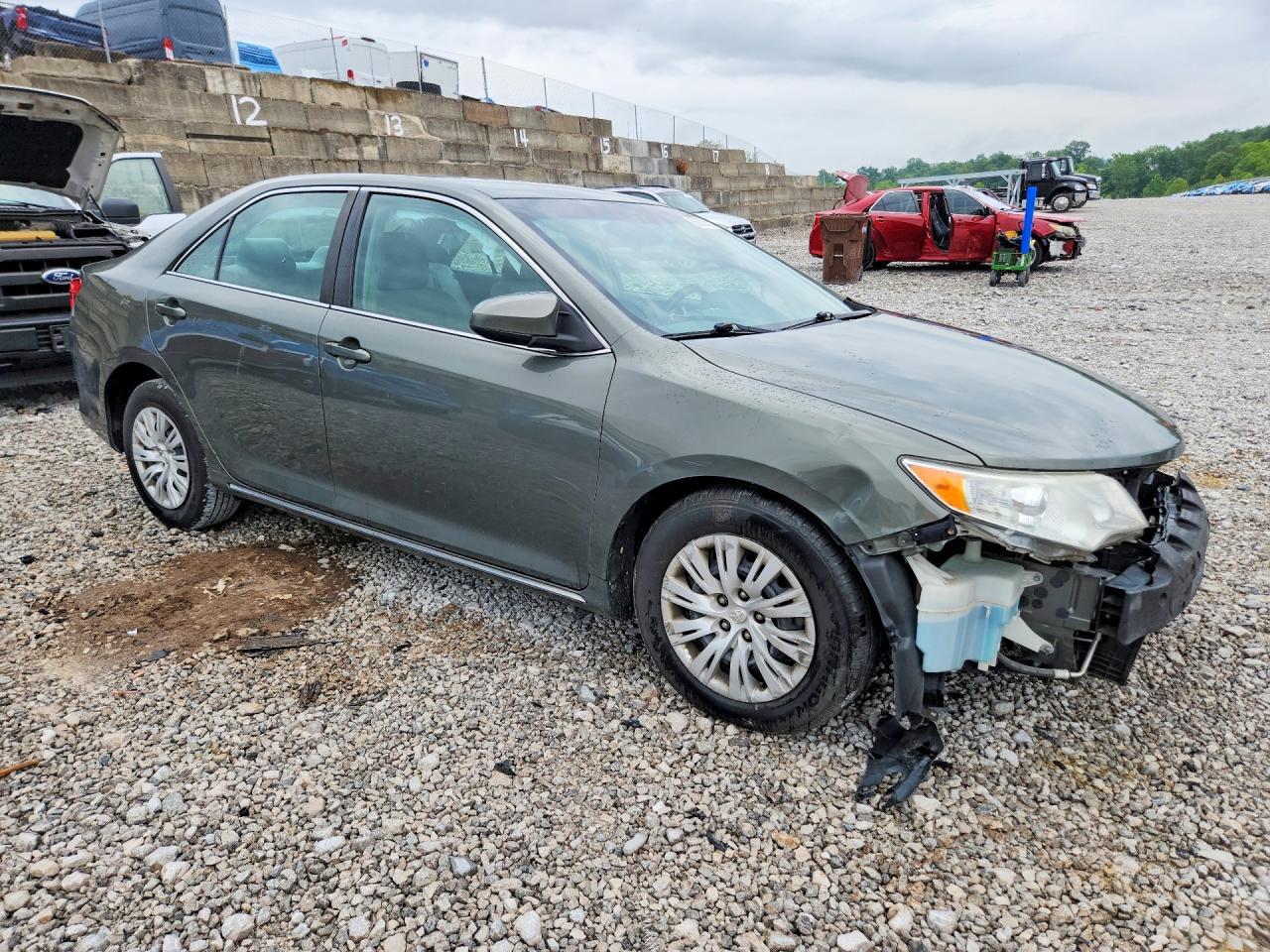 2014 Toyota Camry Le - Фото 4