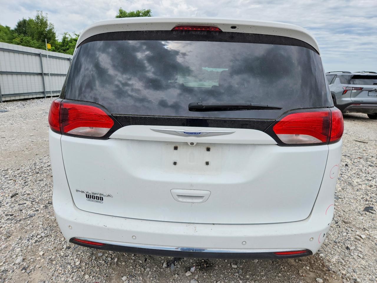 2020 Chrysler Pacifica Touring L - Image 6