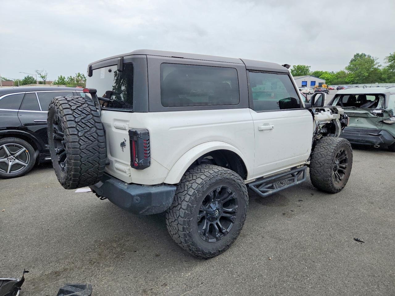 2022 Ford Bronco Base - Image 3