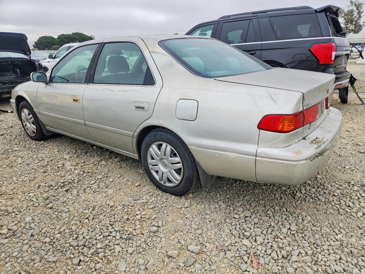 2000 Toyota Camry Le - Image 2