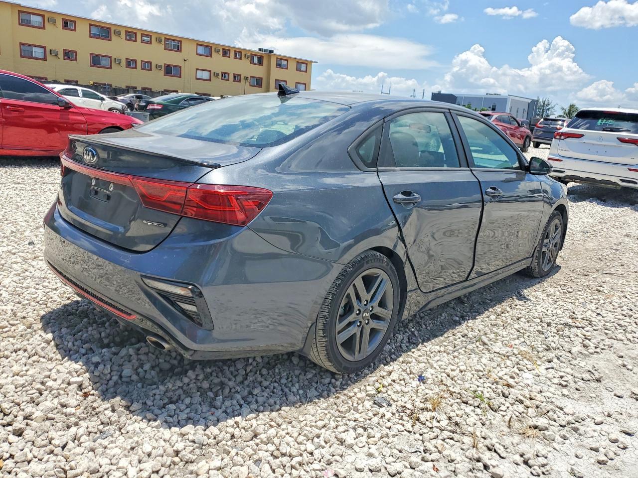 2021 Kia Forte Gt Line - Фото 3