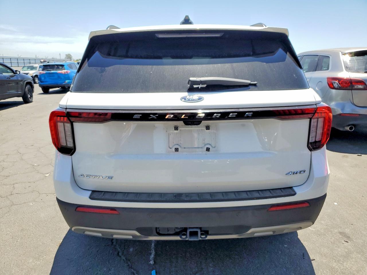 2025 Ford Explorer Active - Image 6