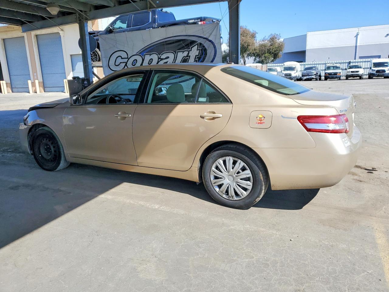 2010 Toyota Camry Le - Фото 2