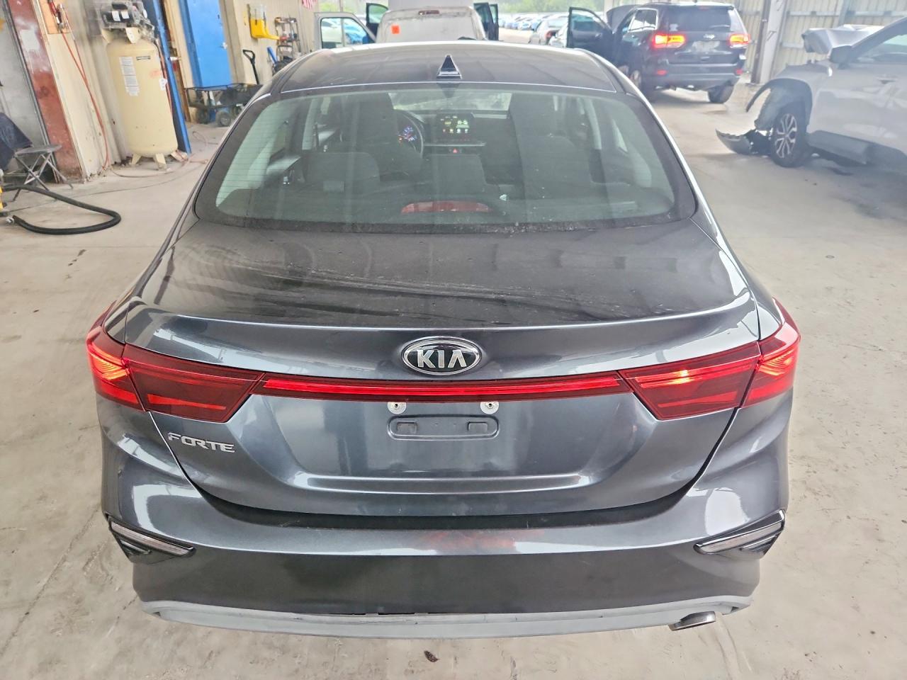 2019 Kia Forte Lxs - Image 6