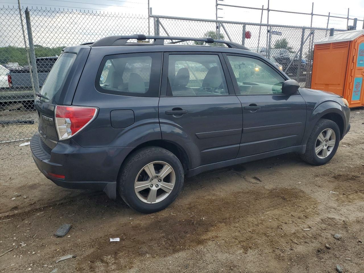 2011 Subaru Forester 2.5X - Фото 3
