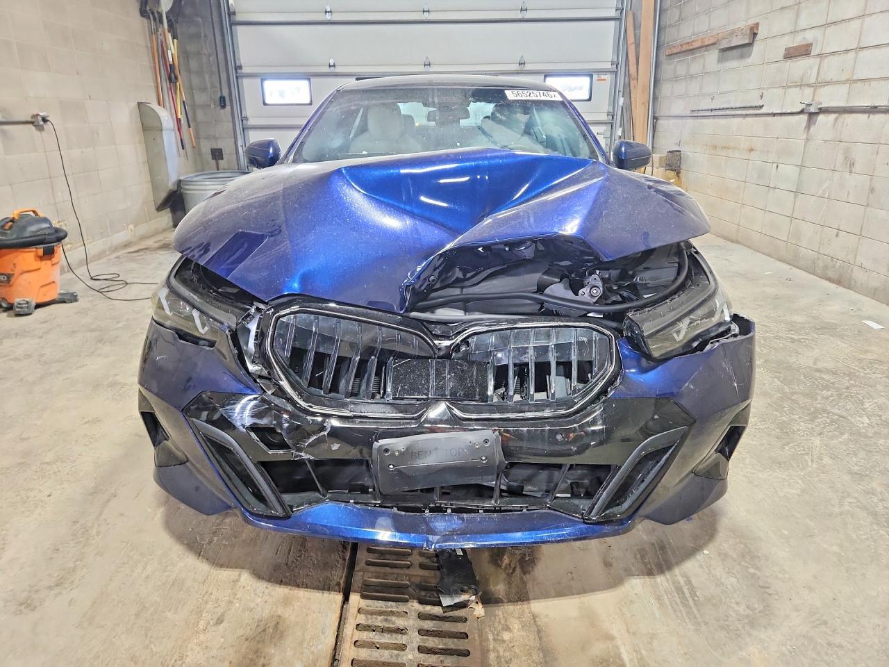 2026 BMW 550 Xe - Фото 5