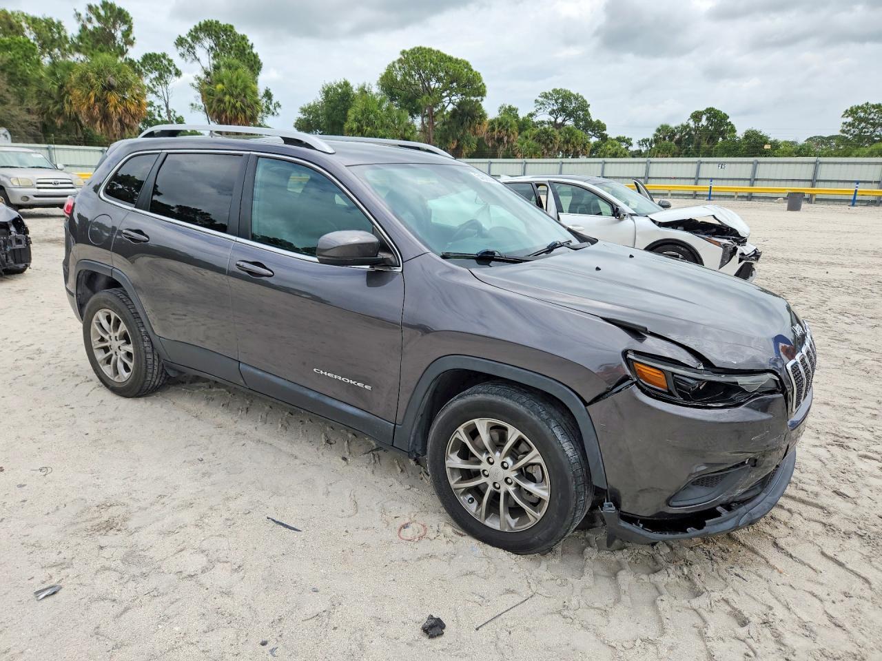 2021 Jeep Cherokee Latitude Plus - Image 4