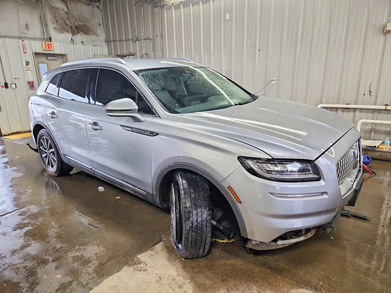 2022 Lincoln Nautilus - Image 4