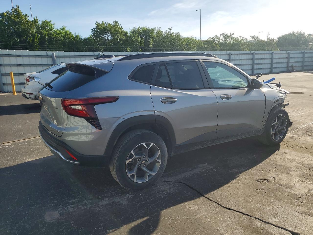 2024 Chevrolet Trax Lt - Image 3